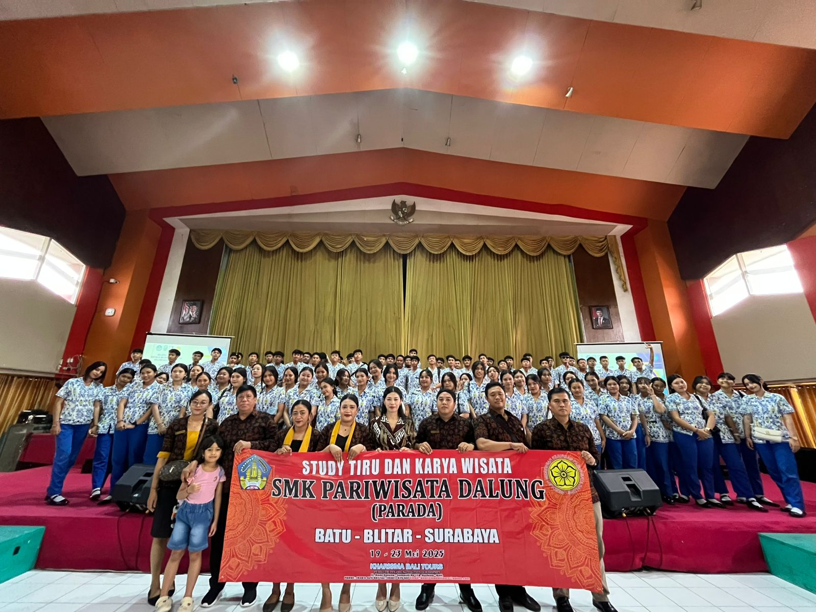 Siswa Kelas XI SMK Pariwisata Dalung Melakukan Study Banding Ke SMK Negeri 6 Surabaya